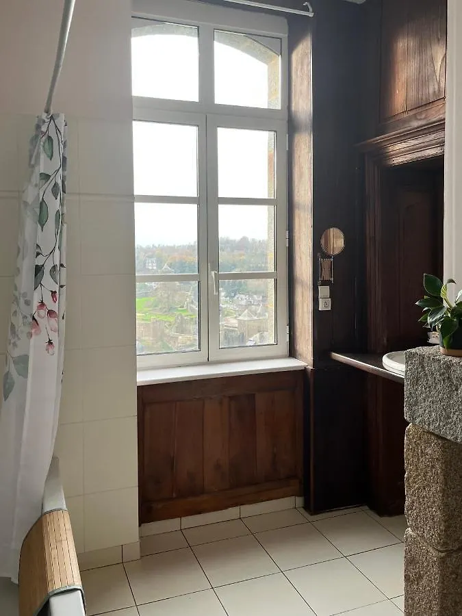 Mercier De Montigny - Les Chambres Du Beffroi - Spa Et Massage Fougeres Bed & Breakfast