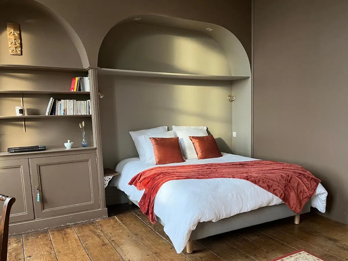 Mercier De Montigny - Les Chambres Du Beffroi - Spa Et Massage Fougères 0*,  France