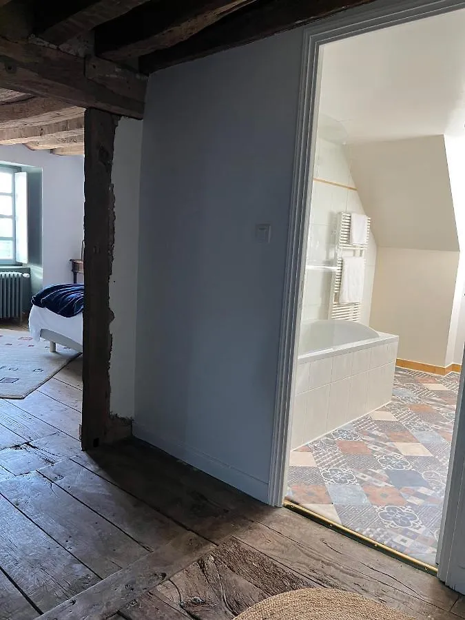Mercier De Montigny - Les Chambres Du Beffroi - Spa Et Massage Fougeres 0*,  France