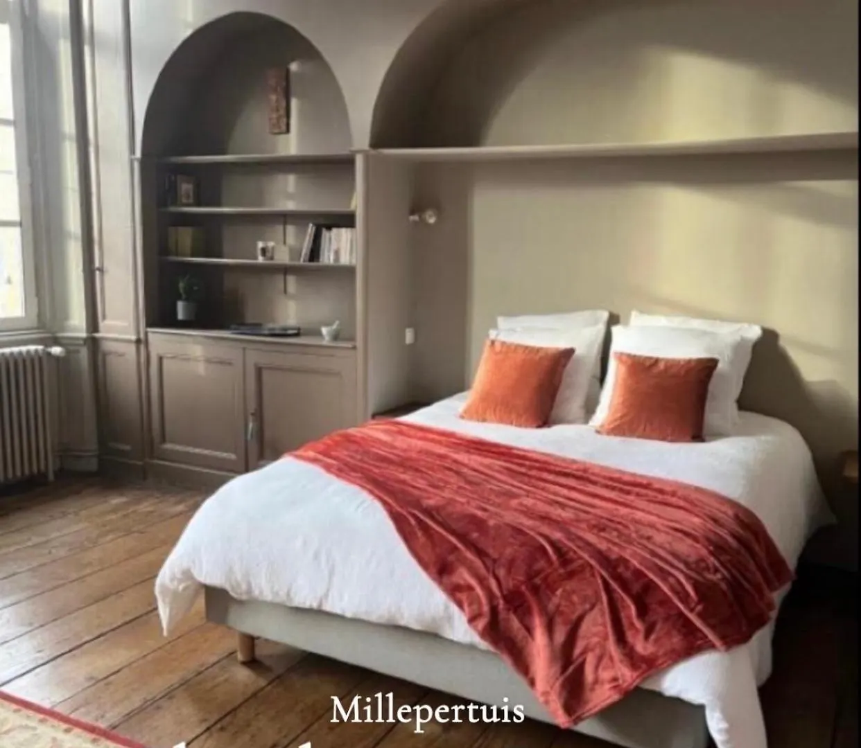 Mercier De Montigny - Les Chambres Du Beffroi - Spa Et Massage Fougeres 0*,  France
