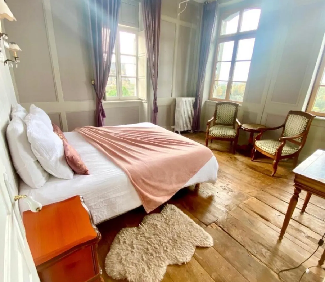 Mercier De Montigny - Les Chambres Du Beffroi - Spa Et Massage Fougeres Bed & Breakfast