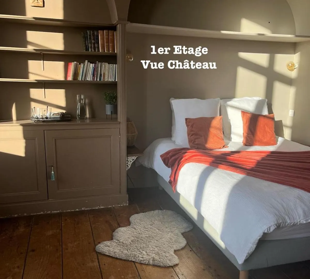 Mercier De Montigny - Les Chambres Du Beffroi - Spa Et Massage Fougeres Bed & Breakfast